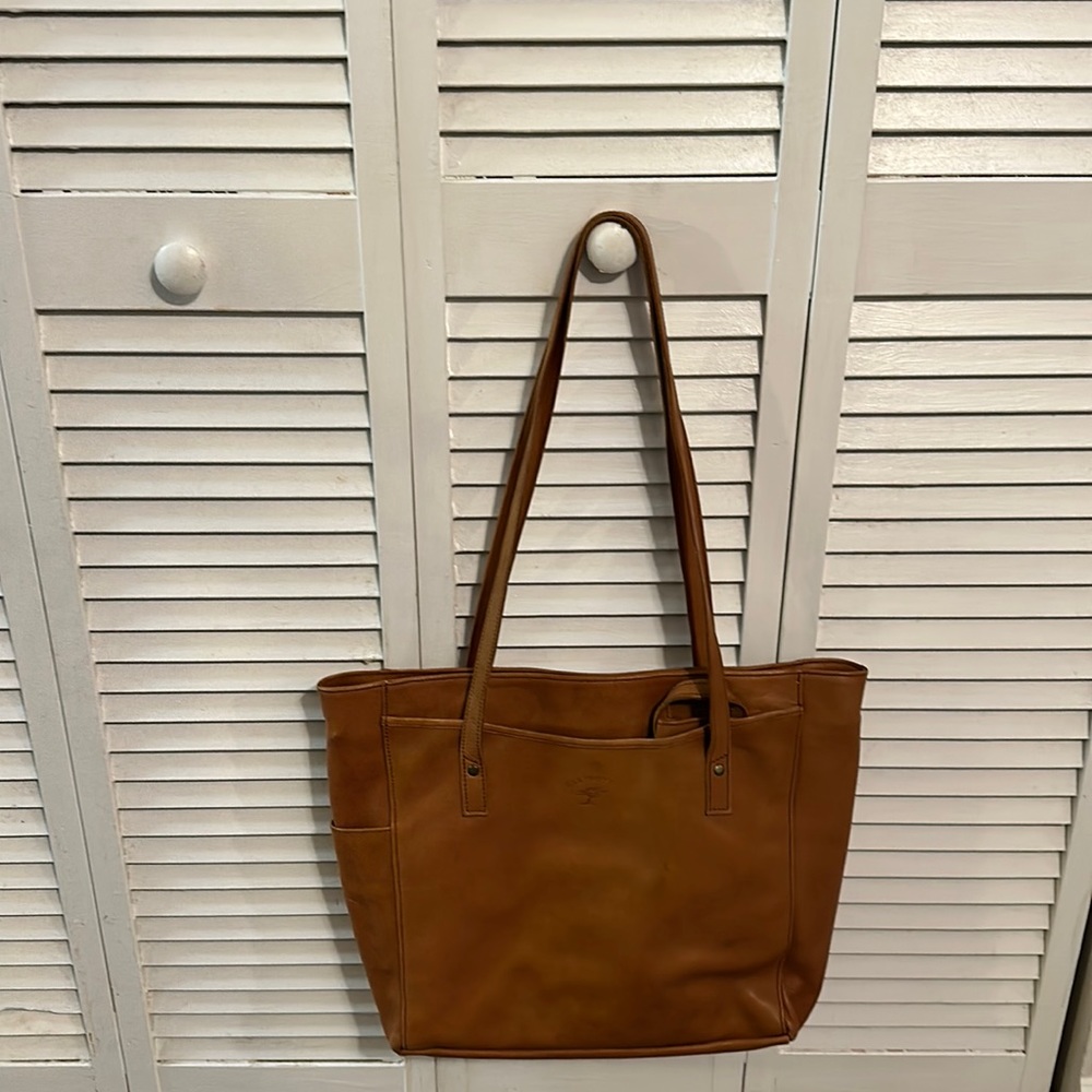 Large leather Ellington bag in great condition. Smoke free home.